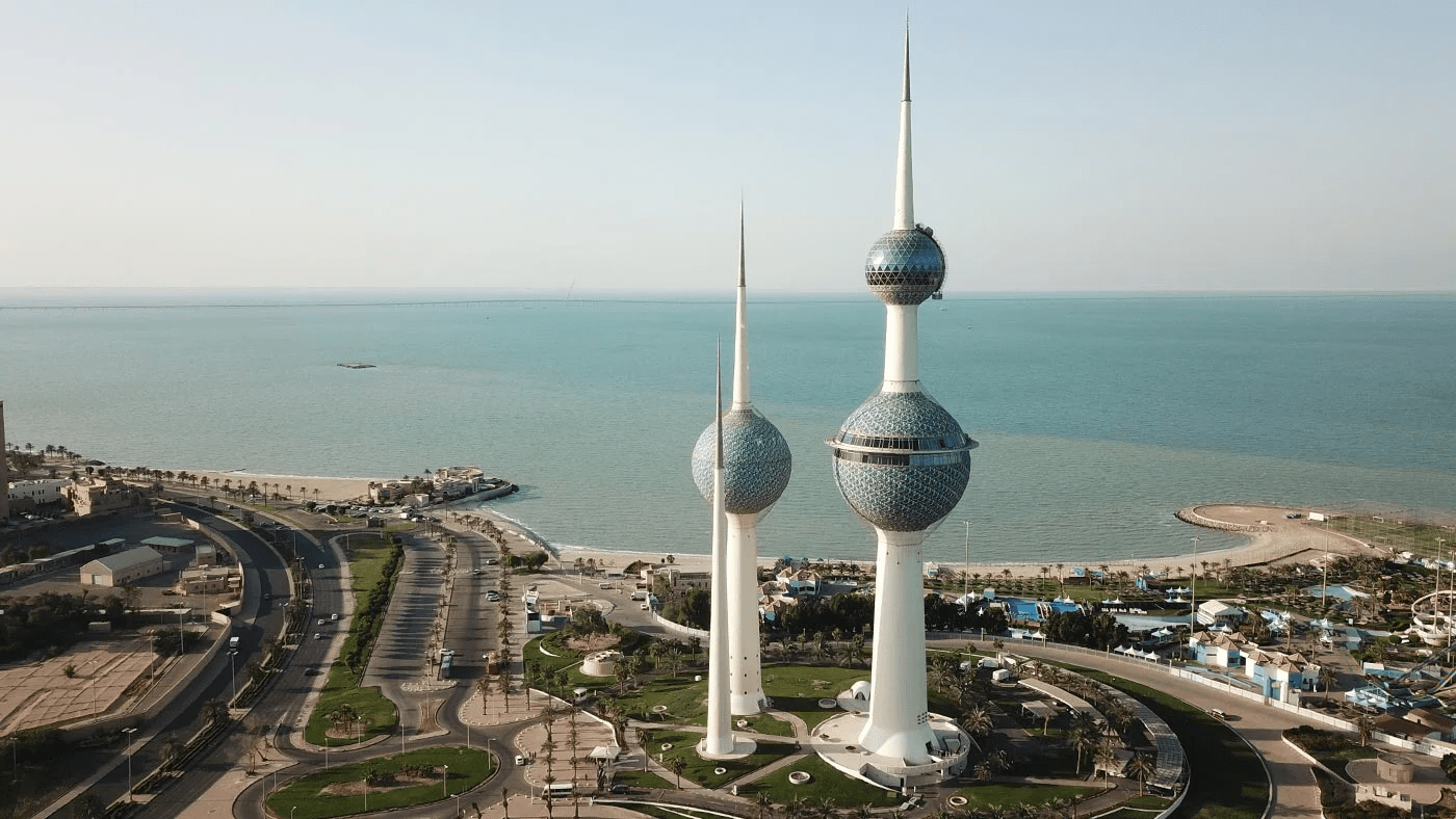منظر من الجو لأبراج الكويت المطلة على الخليج العربي