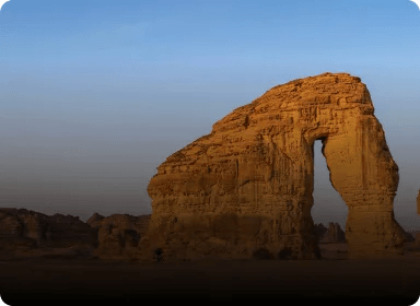 أحد المعالم التاريخية "جبل الفيل" في منطقة العُلا، المملكة العربية السعودية.